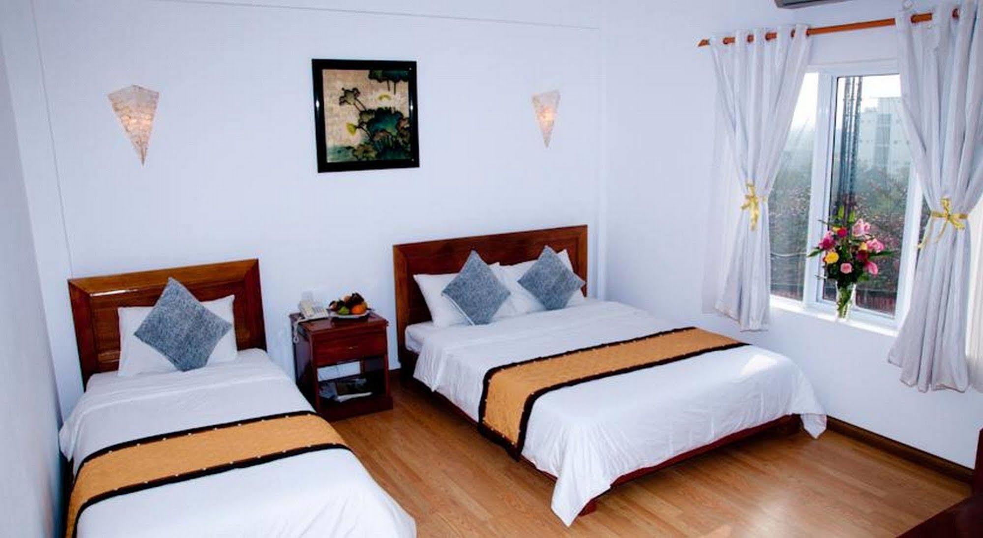 Hotel Golden Lotus Hue Esterno foto