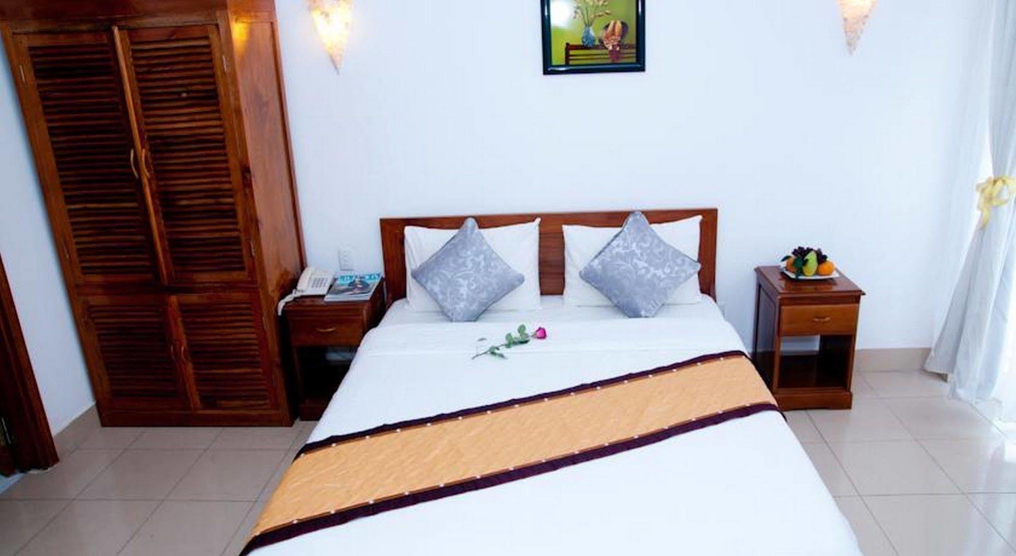 Hotel Golden Lotus Hue Esterno foto