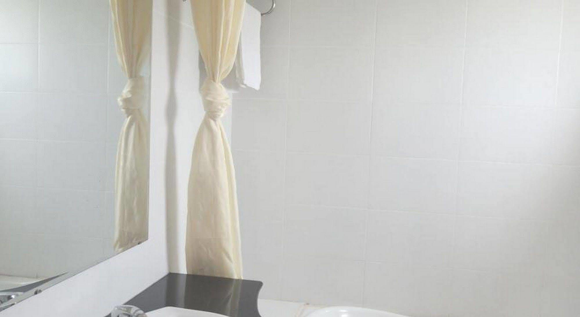 Hotel Golden Lotus Hue Esterno foto